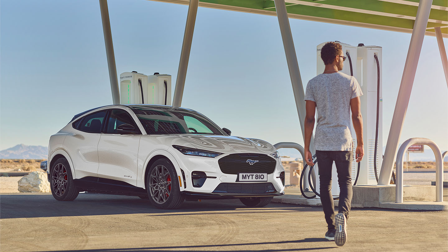 Lancez votre estimation de voiture en ligne — Ford Reprise